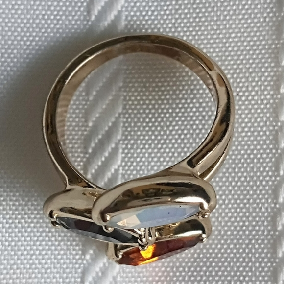 Elegant Chicos Gold Tone and Gemstone Ring - Size 6 - NWOT - Picture 4 of 7